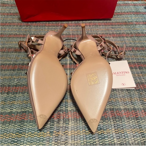 Valentino Garavani Rockstud beige patent leather pumps 37 US6,5  NEW NO BOX - Picture 3 of 8